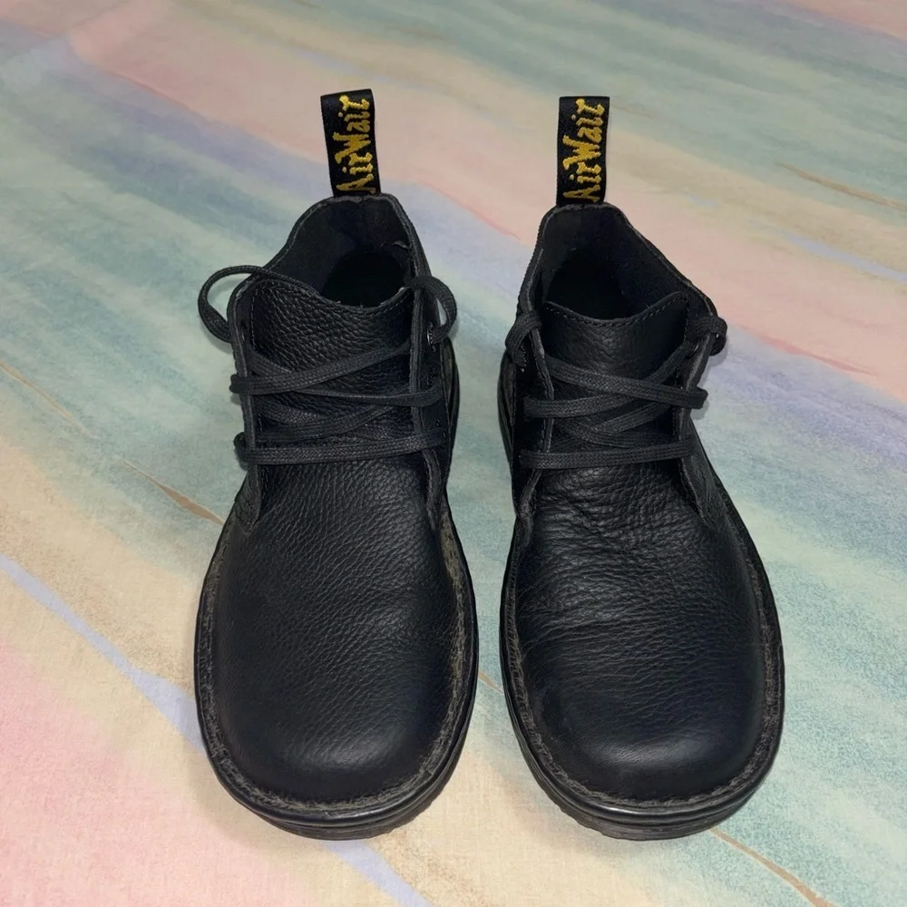 DR MARTENS Sussex Bear Track Slip Resistant Chukka Black Boot Men’s 7 /women’s 8